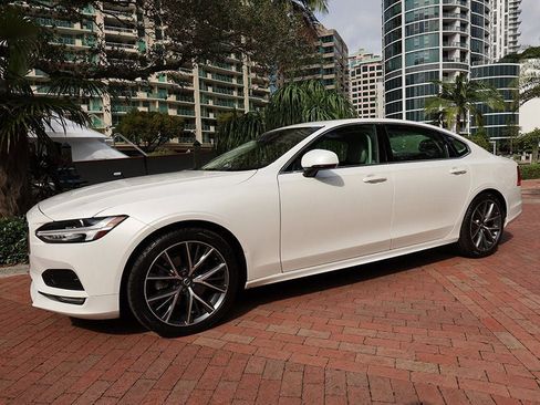 Used 2019 Volvo S90 T5 Momentum image 16