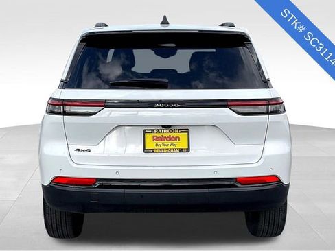 Used 2025 Jeep Grand Cherokee Altitude image 4