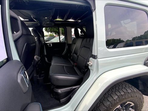 Used 2024 Jeep Wrangler Unlimited Rubicon 4xe AWD/4WD image 16