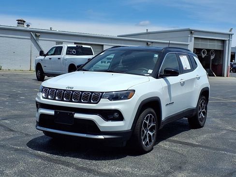 Used 2025 Jeep Compass Limited AWD/4WD image 2