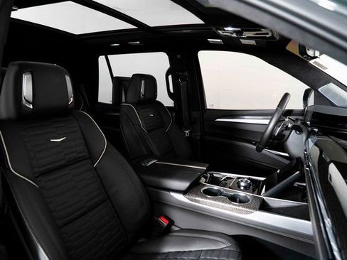 Used 2025 Cadillac Escalade V w/ LPO, Floor Liner Package image 29