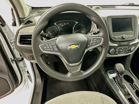 Used 2022 Chevrolet Equinox LS w/ LS Convenience Package AWD/4WD image 11