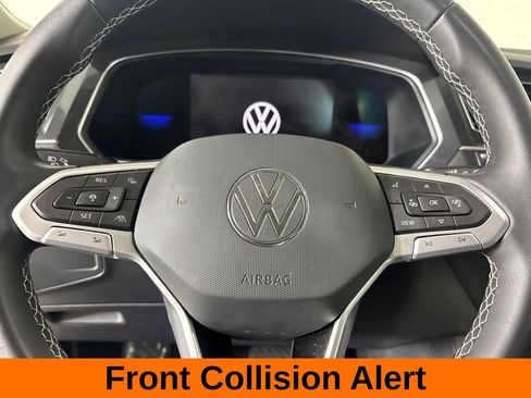 Used 2022 Volkswagen Tiguan SE w/ Panoramic Sunroof Package AWD/4WD image 13