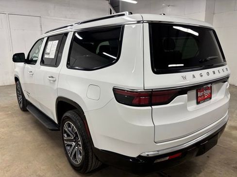 Used 2024 Jeep Wagoneer Series II w/ Flexible Seating Group RWD image 5