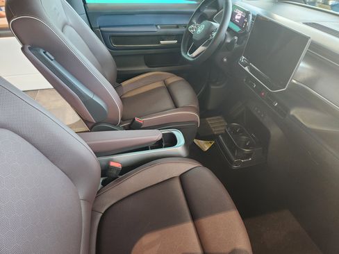 New 2025 Volkswagen ID. Buzz Pro S image 27