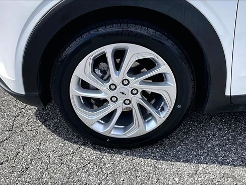 Certified 2023 Chevrolet Bolt EUV LT w/ Driver Confidence Package image 10