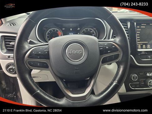 Used 2019 Jeep Cherokee Limited AWD/4WD image 17