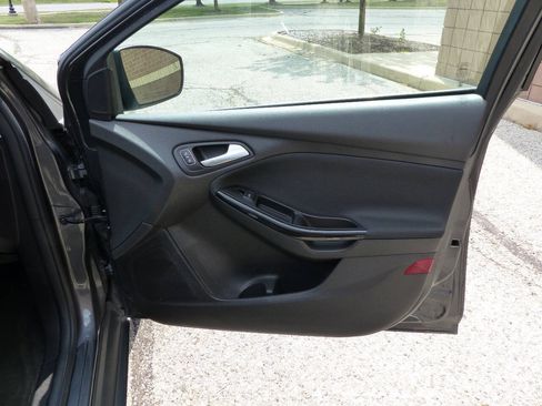 Used 2018 Ford Focus Titanium w/ Titanium Technology Package FWD image 47