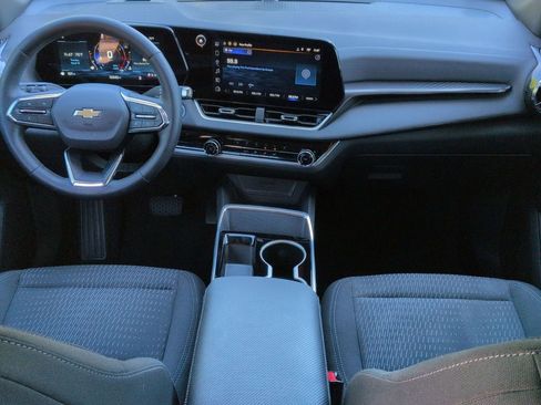 Used 2025 Chevrolet Equinox LT w/ Safety and Technology Package image 19