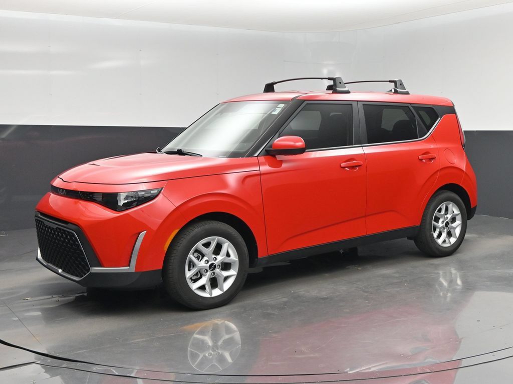 Used 2025 Kia Soul LX w/ LX Technology Package FWD image 9