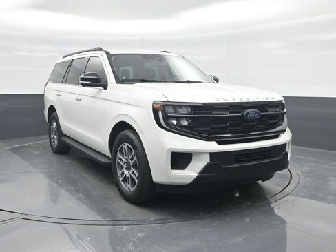 New 2026 Ford Expedition Active image 8