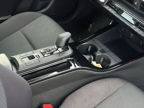 Used 2024 Toyota Prius LE image 12