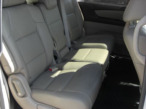 Used 2015 Honda Odyssey Touring image 17