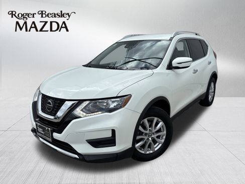 Used 2020 Nissan Rogue SV image 1