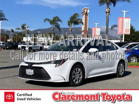 Certified 2025 Toyota Corolla LE image 1