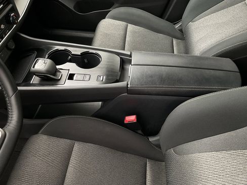 Used 2025 Nissan Rogue SV image 33