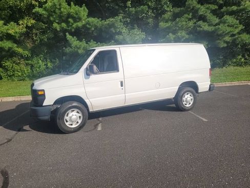 Used 2014 Ford E-350 and Econoline 350 Super Duty RWD image 3