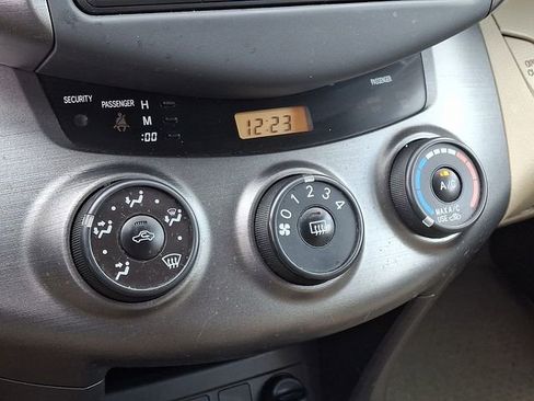 Used 2012 Toyota RAV4 4WD image 17