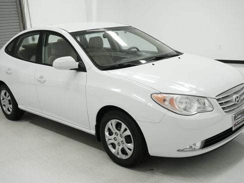 Used 2010 Hyundai Elantra GLS image 3