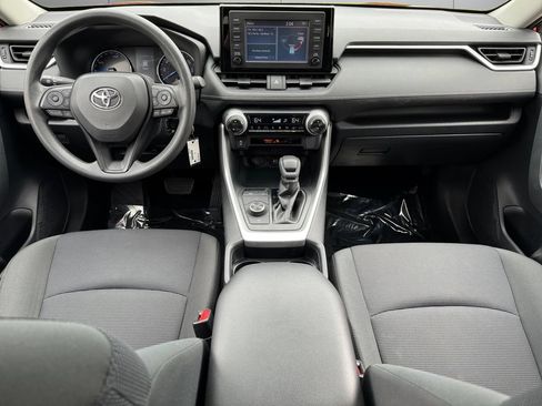 Used 2019 Toyota RAV4 LE w/ Carpet Mat Package AWD/4WD image 12