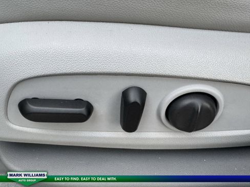 Used 2021 GMC Acadia SLT w/ LPO, Floor Liner Package image 10