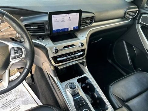 Used 2021 Ford Explorer XLT w/ Equipment Group 202A AWD/4WD image 19