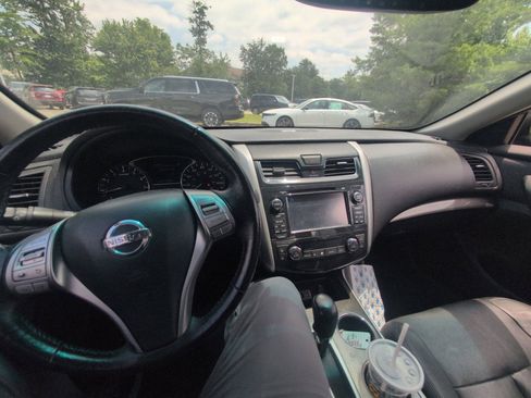 Used 2014 Nissan Altima 2.5 SL w/ Technology Package FWD image 3