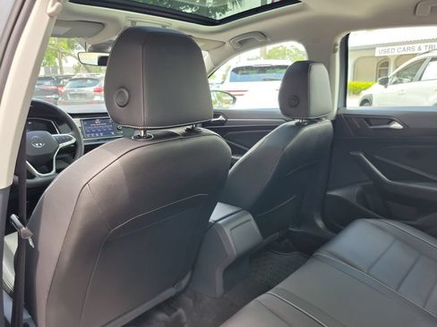 Used 2024 Volkswagen Jetta SE w/ Panoramic Sunroof Package FWD image 8