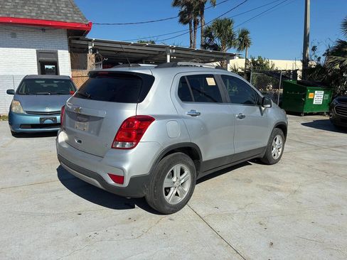 Used 2018 Chevrolet Trax LT w/ LT Convenience Package FWD image 2