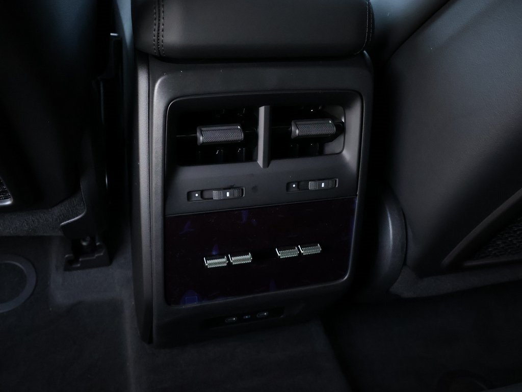 Certified 2025 Porsche Macan 4S Electric AWD/4WD image 22