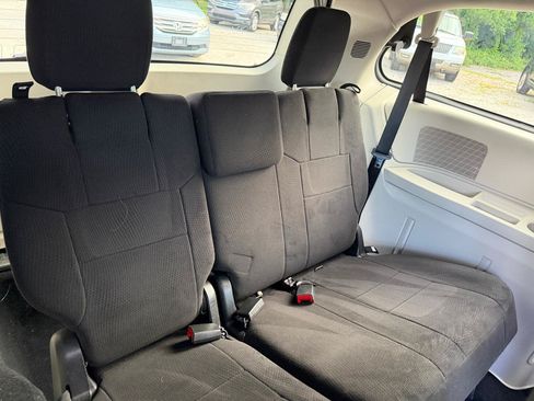 Used 2011 Dodge Grand Caravan Crew FWD image 11