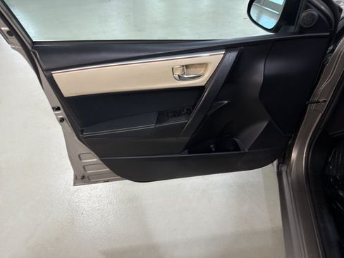 Used 2016 Toyota Corolla LE FWD image 17