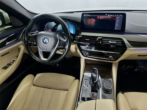 Used 2021 BMW 530i w/ Premium Package image 17
