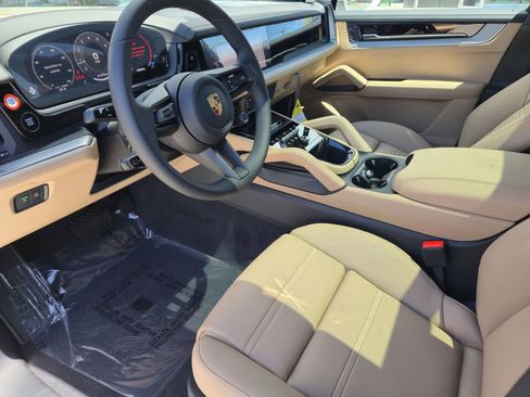 New 2025 Porsche Cayenne image 4