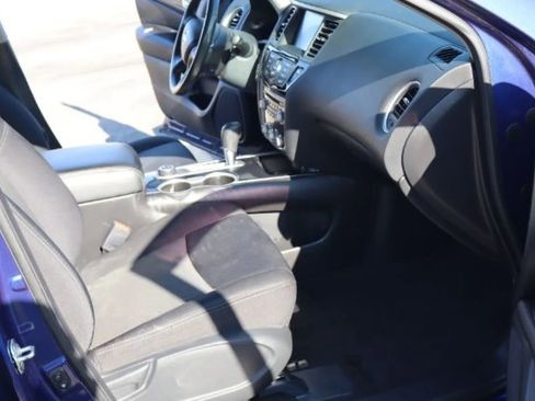 Used 2018 Nissan Pathfinder SV image 20