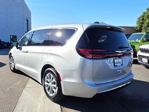 New 2026 Chrysler Pacifica Limited image 3