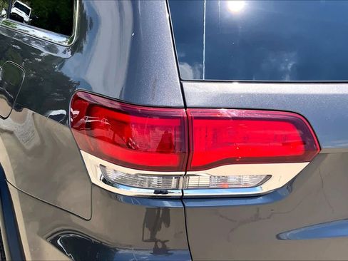 Used 2021 Jeep Grand Cherokee Laredo RWD image 28
