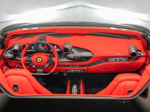 Used 2021 Ferrari F8 Tributo RWD image 24