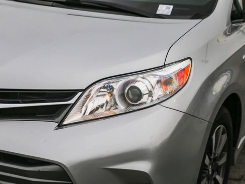 Used 2019 Toyota Sienna XLE image 10