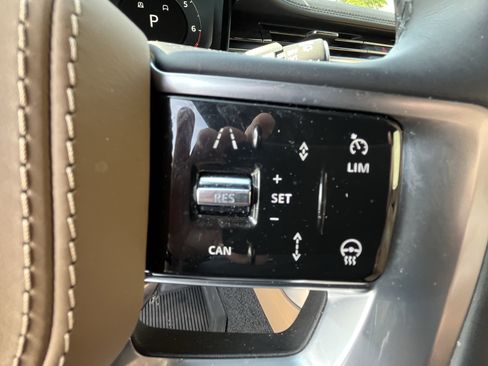 Used 2024 Land Rover Range Rover Long Wheelbase SE AWD/4WD image 19
