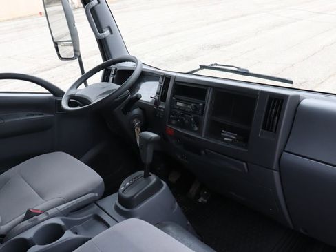 Used 2020 Isuzu NPR image 11