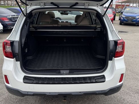 Used 2017 Subaru Outback 3.6R Limited image 11
