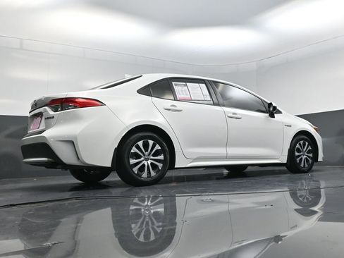 Used 2020 Toyota Corolla LE image 19