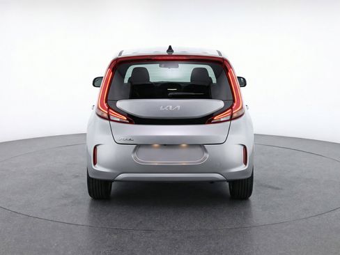 Used 2025 Kia Soul LX w/ LX Technology Package FWD image 7