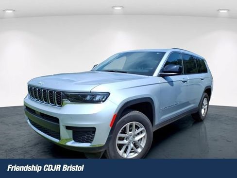 Used 2025 Jeep Grand Cherokee L Laredo w/ Luxury Tech Group I AWD/4WD image 1