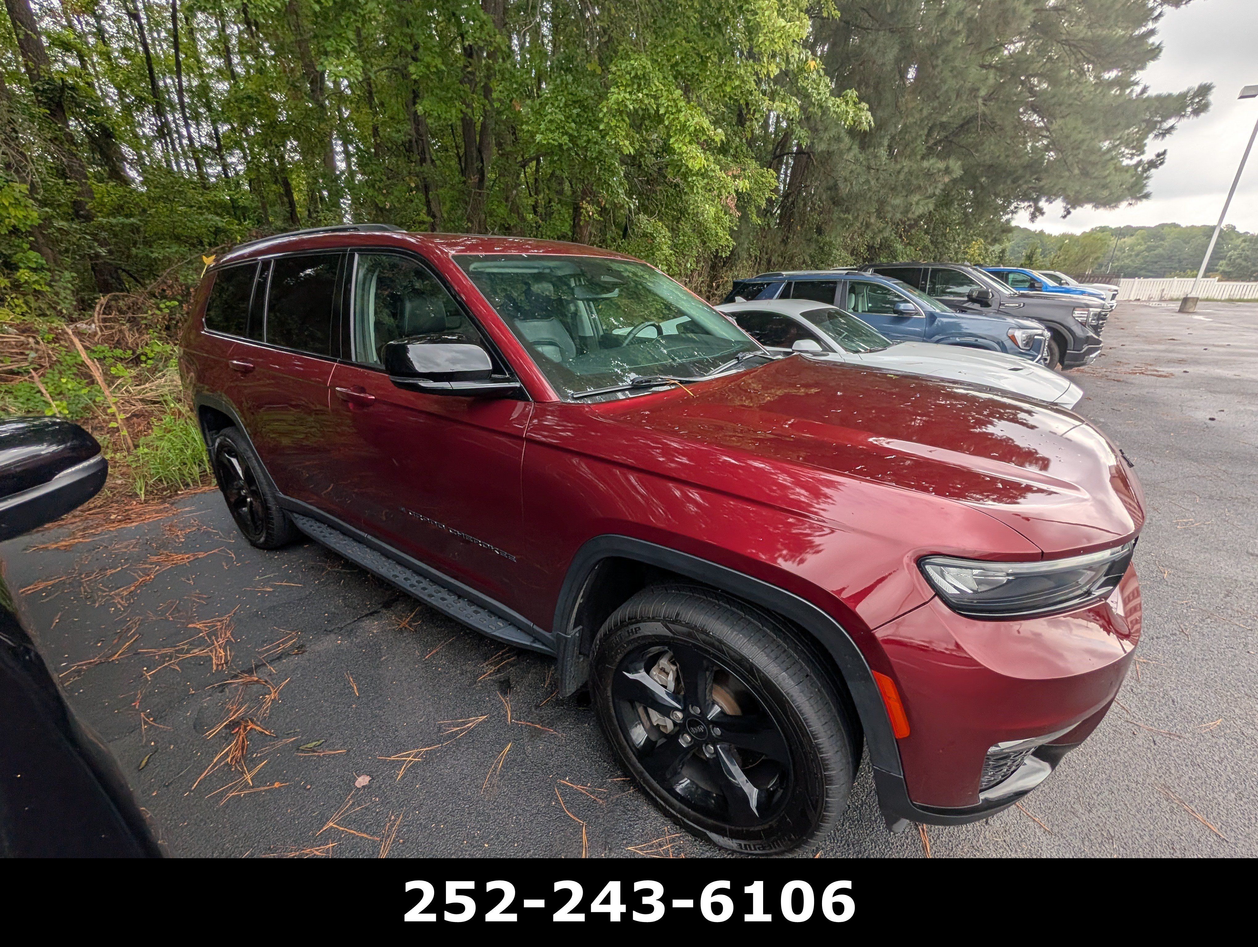 Used 2022 Jeep Grand Cherokee L Limited w/ Black Appearance Package AWD/4WD image 2