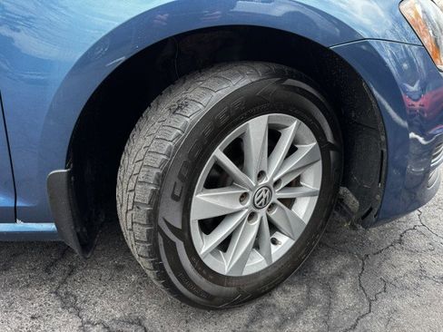 Used 2015 Volkswagen Golf S image 37