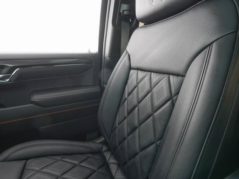 Used 2024 GMC Sierra 1500 AT4 w/ Technology Package image 30