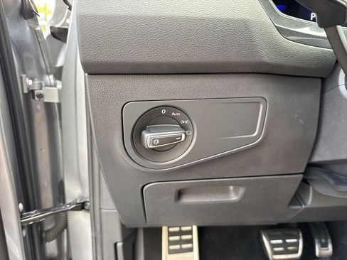 Used 2023 Volkswagen Tiguan SE R-Line image 57