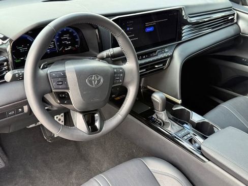 Used 2025 Toyota Camry XSE FWD image 9